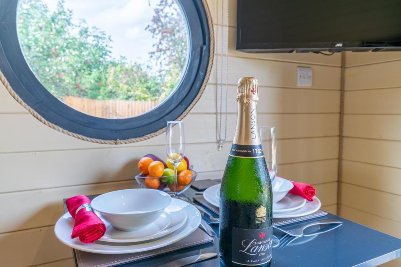 Alderton  Laburnum Farm Estateヴィラ エクステリア 写真